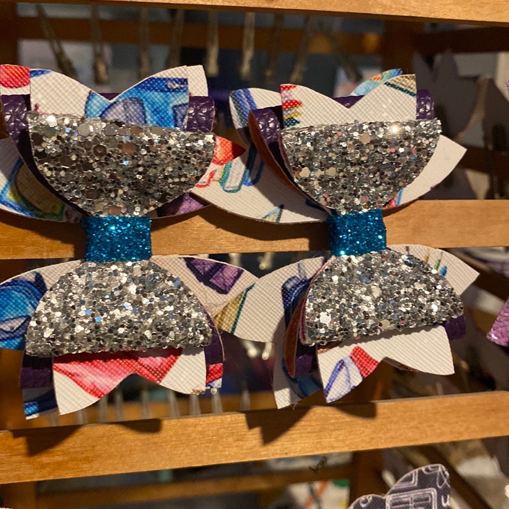 Handmade faux leather bow ( back to school) - Picture 1 of 1